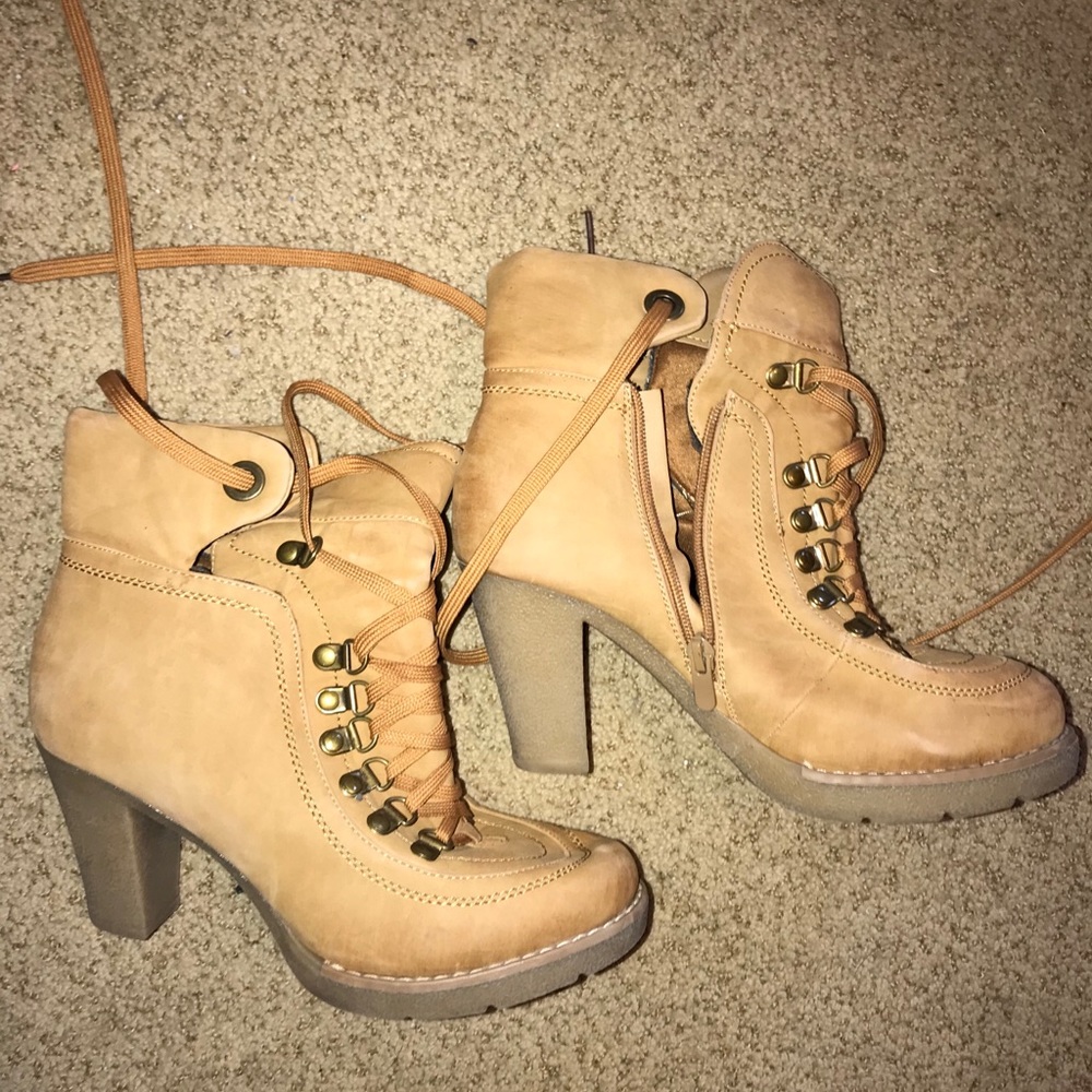 Lace up heeled tan boots! Size 8.5